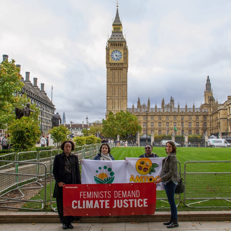 Kleidianny e Silvianete participaram de encontros com governo britânico como parte da campanha Fund Our Future. Foto: Matthew Supersad/ActionAid